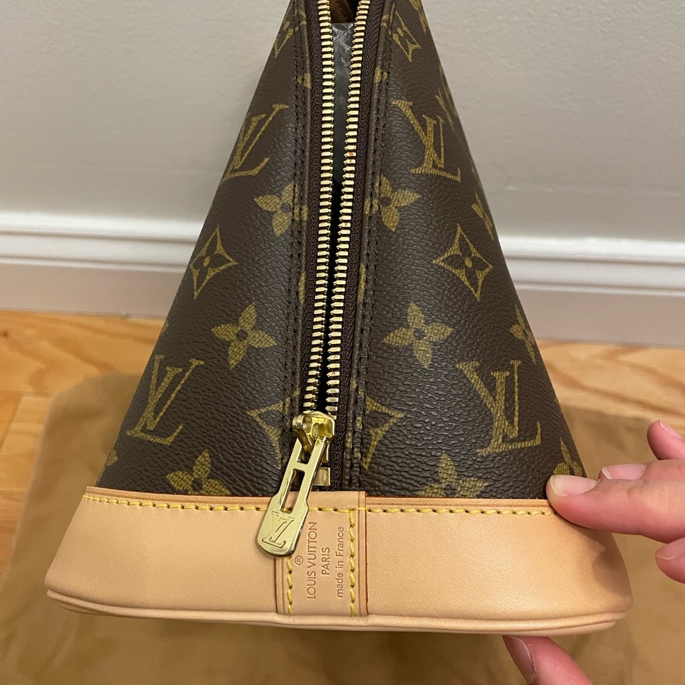 Louis Vuitton Alma monogram bag - Picture 4 of 11